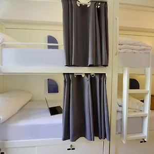 Room00 ליסבון