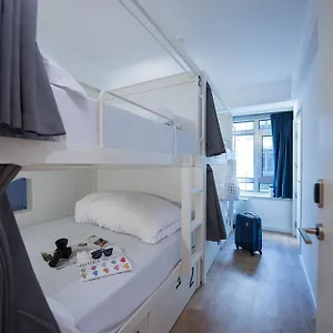Room00 ליסבון